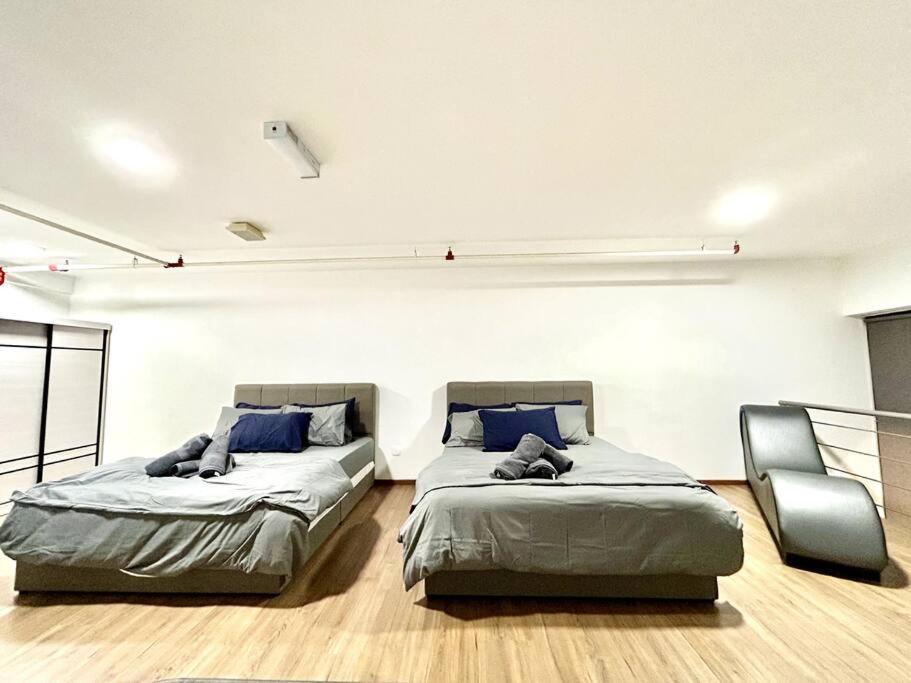Apartment Pinnacle Pj-duplex,projector,free Parking,near Lrt,2-6pax Petaling Jaya