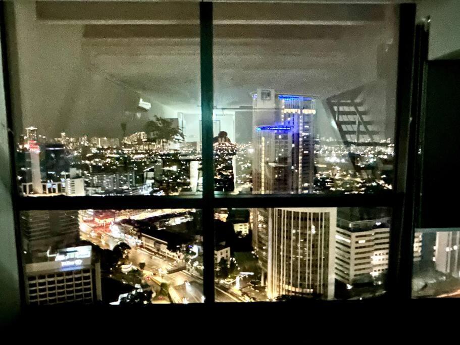 Apartment Pinnacle Pj-duplex,projector,free Parking,near Lrt,2-6pax Petaling Jaya