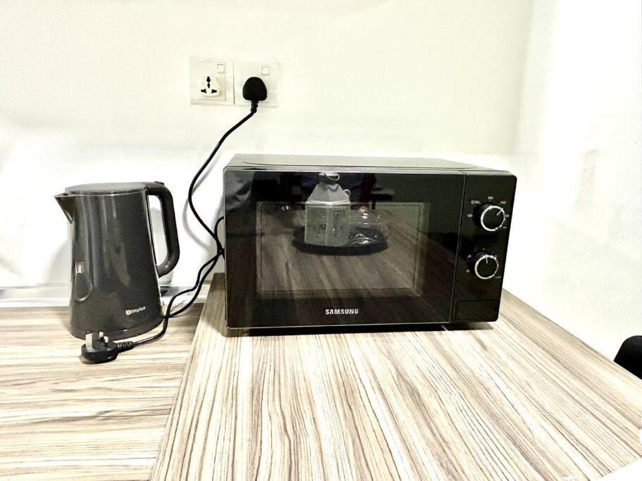 Pinnacle Pj-duplex,projector,free Parking,near Lrt,2-6pax