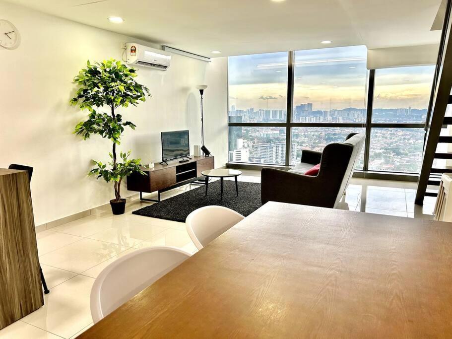 Apartment Pinnacle Pj-duplex,projector,free Parking,near Lrt,2-6pax Petaling Jaya