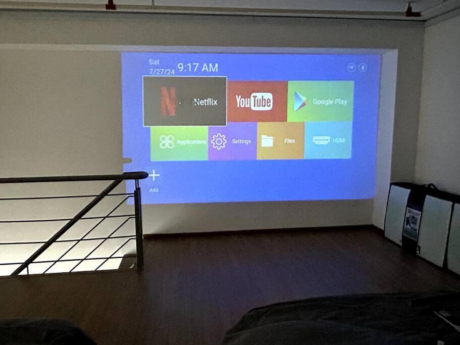 Pinnacle Pj-duplex,projector,free Parking,near Lrt,2-6pax *